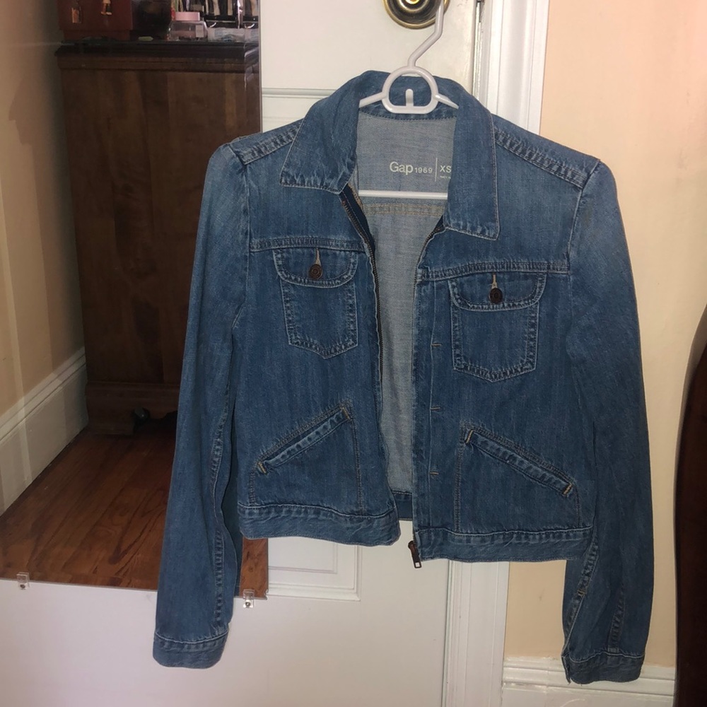 Gap cropped denim jacket 💫